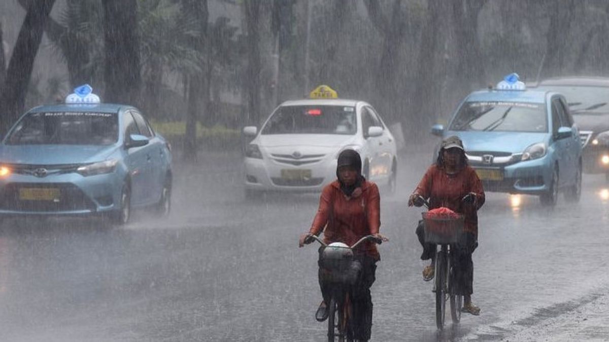 Cuaca 27 Maret, Waspada Jakarta Hujan Petir Rabu Malam