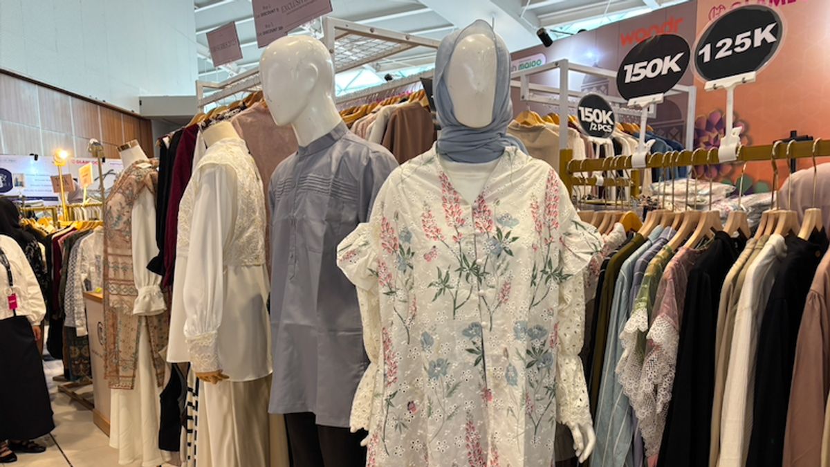 Berburu Tren Baju Lebaran 2025, Mulai dari Katun Bolong hingga Busana Muslim Burgundy