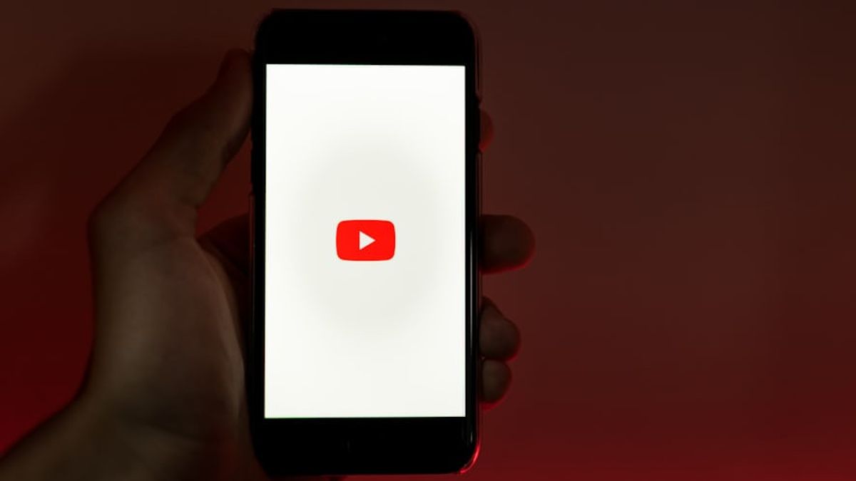 YouTube は視聴者のメンタルヘルスを維持するために 3 つのアップデートを発表