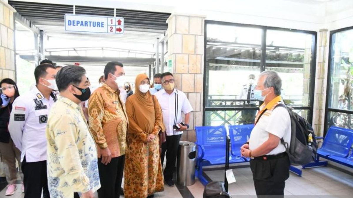 ناسي بادانغ وكيكيل أن السياح السنغافوريين غاب خلال زيارة لباتام في مخطط فقاعة السفر