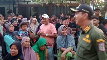 梅兰金警察摄政政府调解封锁Bangko-Kerinci街的居民