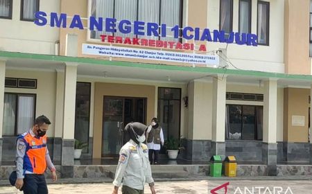 Satpol PP Cianjur Pelototi Pusat Keramaian dan Sekolah, Warga Diminta Disiplin Terapkan Prokes