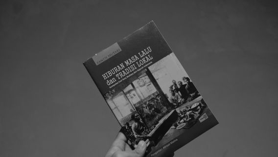 Resensi Buku <i>Hiburan Masa Lalu dan Tradisi Lokal</i> – Mengenal Kembali Budaya Bangsa