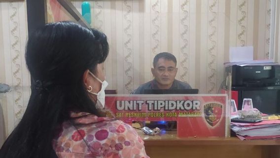 Police Hold The Former Treasurer Of The Mataram Health Center For Corruption Suspects Dana Kapitasi