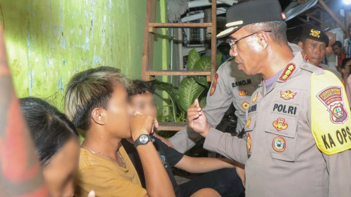 地铁警察局局长Jaktim在TPU Prumpung直接逮捕斗殴的肇事者