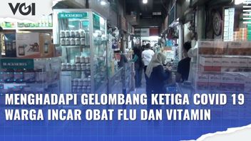 VIDEO: Kasus COVID-19 Melonjak, Penjualan Obat dan Alkes di Pasar Pramuka Normal