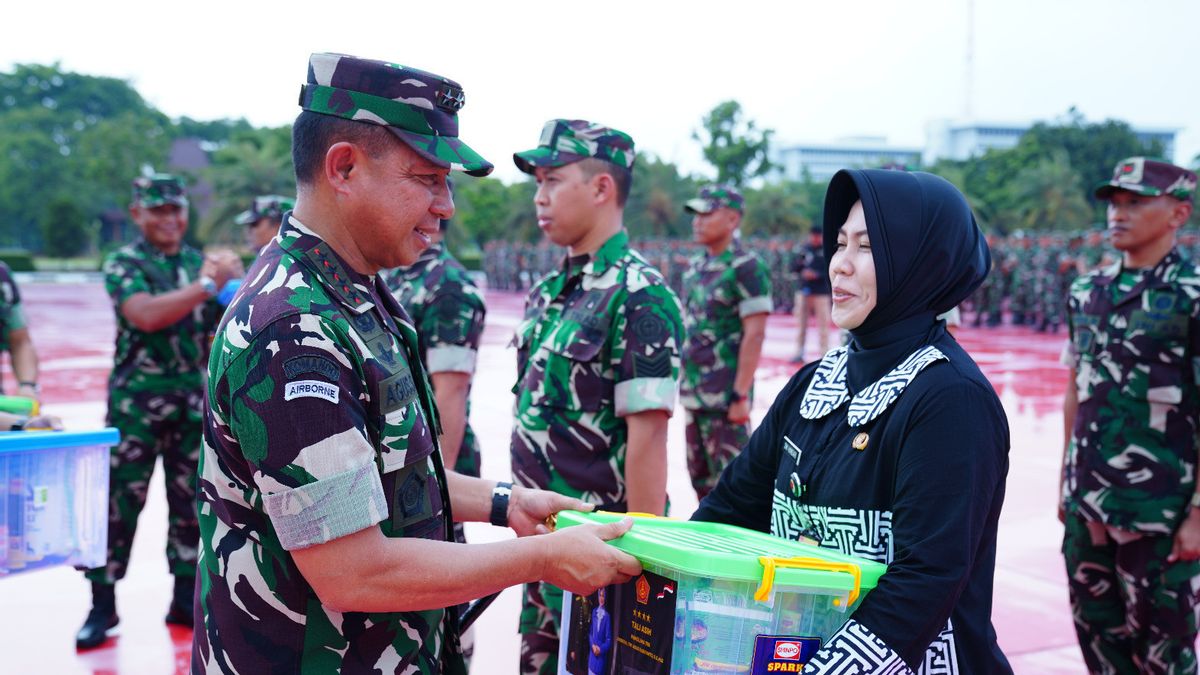 TNI Commander Gives Free Asih And Umrah Ropes For TNI Soldiers And Civil Servants