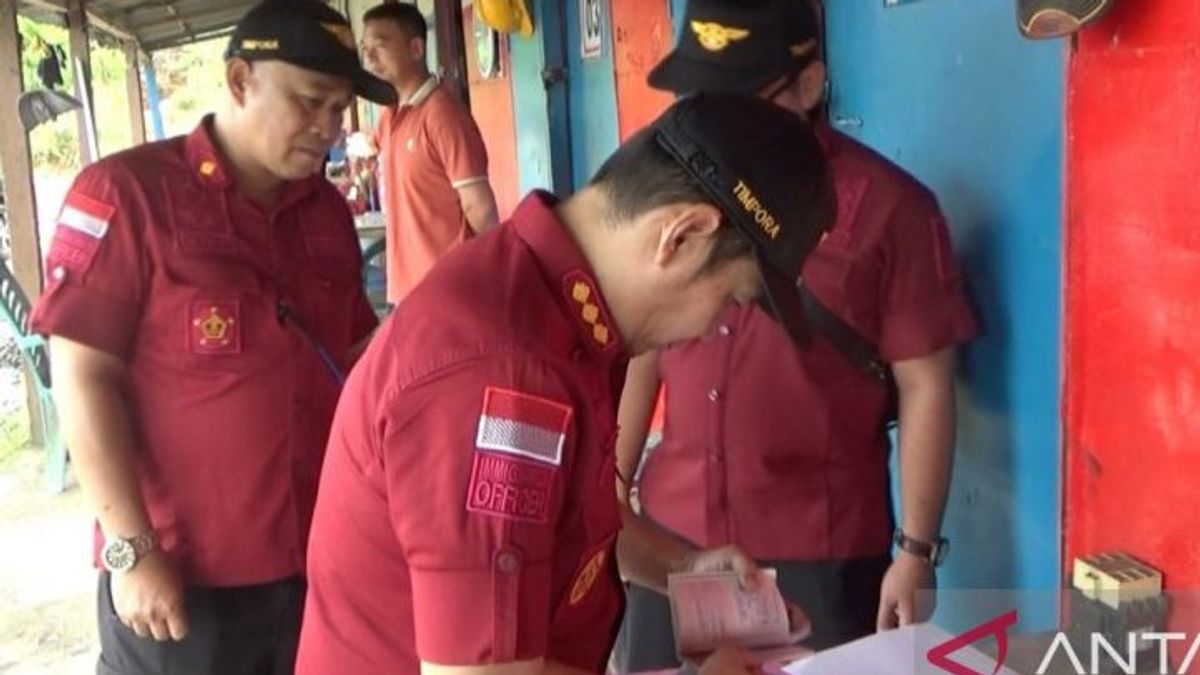 مراقبة الأجانب غير القانونيين ، الهجرة بادانج سيسير TKA التابعة لشركة التعدين في سولوك