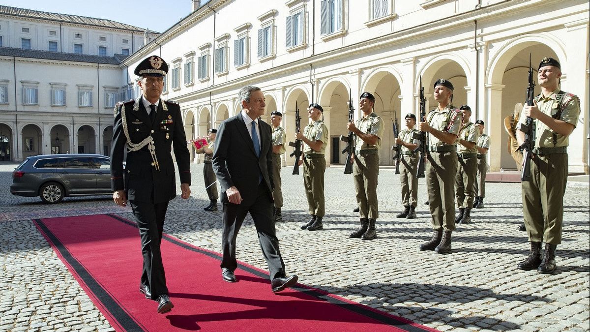 انهيار الائتلاف واستقالة رئيس الوزراء الإيطالي ماريو دراجي