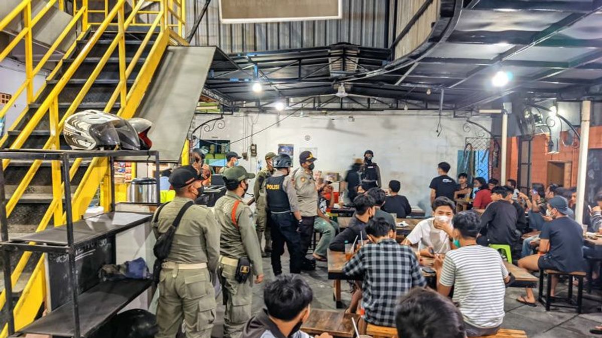 Still Stubborn In Holding The Nobar Liga 2 Title, Satpol PP Threatens To Close Cafes In Surakarta