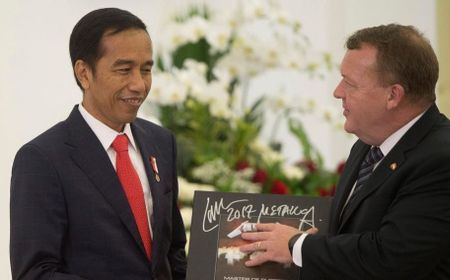 Jokowi Dapat Hadiah Album Musik Metallica dalam Memori Hari Ini, 28 November 2017