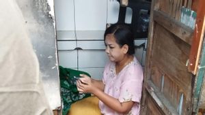 Wanita WN Ukraina Tinggal di Pos Keamanan Pertokoan Selama 7 Hari