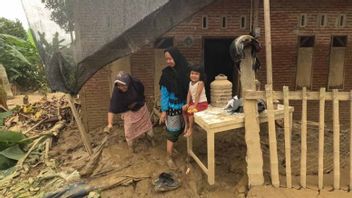 ビレウンの洪水で何百人もの犠牲者が避難テントを必要とします