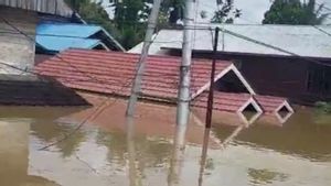Mahakam Ulu的严重洪水,居民住宅的水位