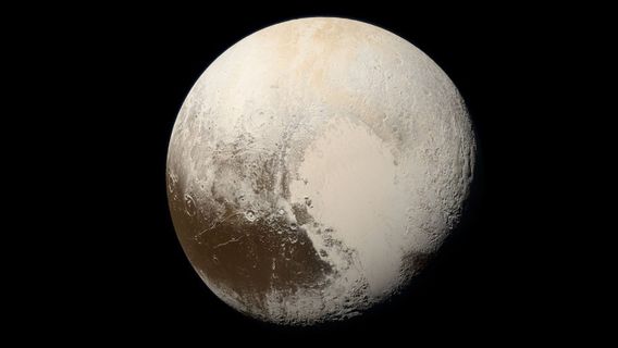 冥王星が今日の歴史の中で惑星と見なされなくなったとき、2006年8月24日