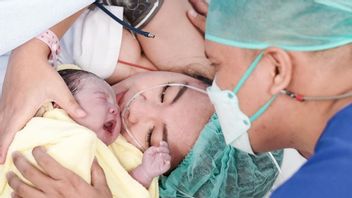 Arief Muhammad's Child Was Born With Different Conditions From Other Babies, Immediately Had Two Teeth