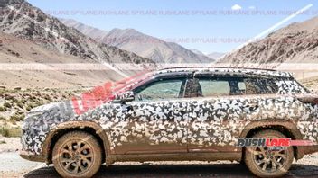 टोयोटा-मारुति सुजुकी के नए 7-सीटर एसयूवी को टेस्टिंग करते हुए देखा गया
