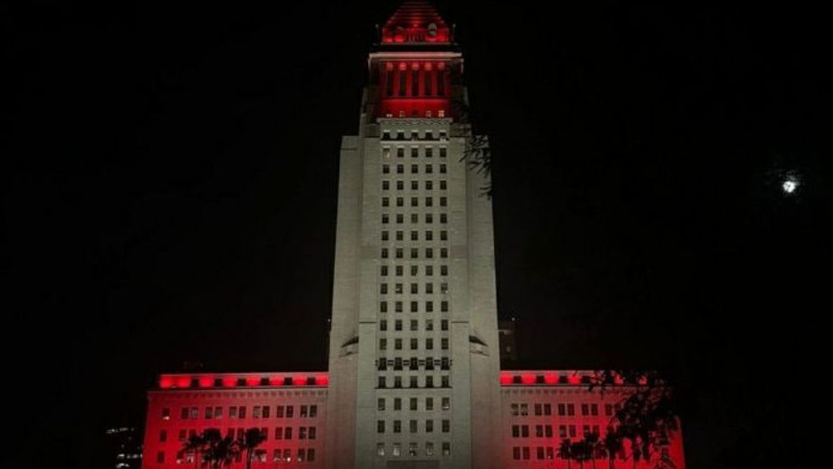 The Red And White Light Decorates Los Angeles City Hall To Enliven The 79th Anniversary Of The Republic Of Indonesia