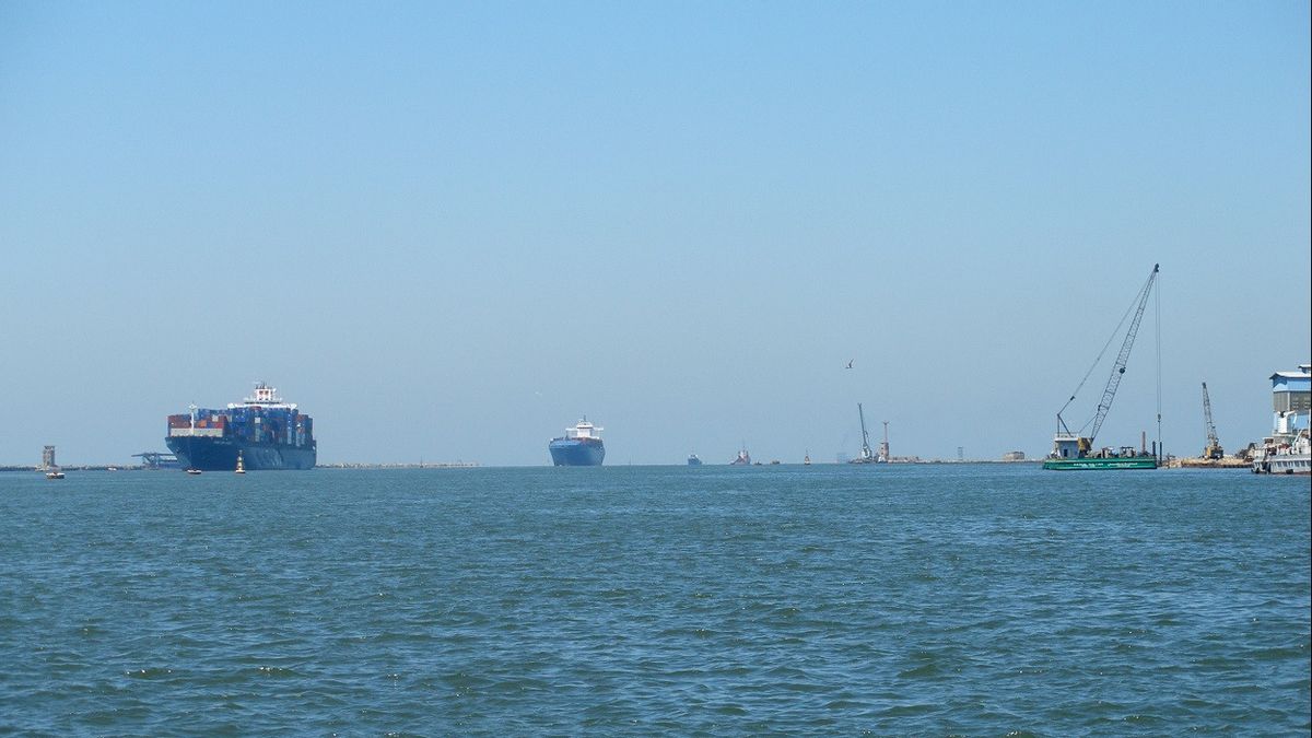 これまでの緑のコンテナ船墜落事件:スエズ運河は記録的な収益を記録し、IDR 90兆に達する