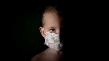 大気汚染による呼吸器疾患は31%増加し、子供たちにマスクを着用