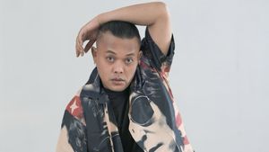 Kritik Sosial yang Jenaka ala Sule Hadir di Video Musik <i>Hey Kamu</i>