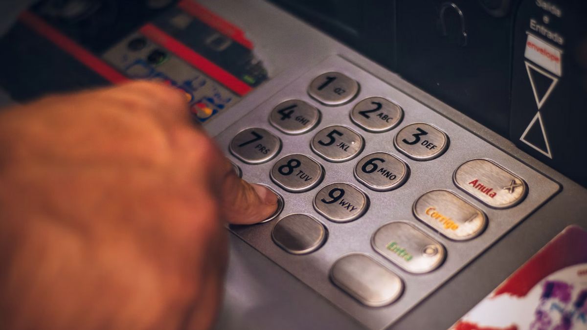 巴厘岛男子因闯入澳大利亚Bule ATM卡被捕，警方仍在调查肇事者如何知道受害者的PIN码