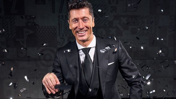 En Battant Messi Et Salah, Lewandowski Remporte Le Prix Du Meilleur Joueur De La FIFA 2021