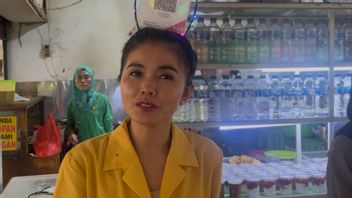 Hobi Sejak Kecil, Karina Ranau Tak Malu Jual Jajanan di Bazar Makanan