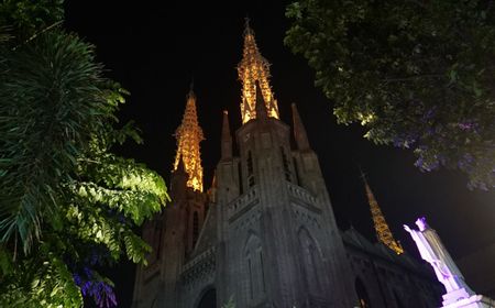 [FOTO] Khidmat Misa Malam Natal di Gereja Katedral Jakarta