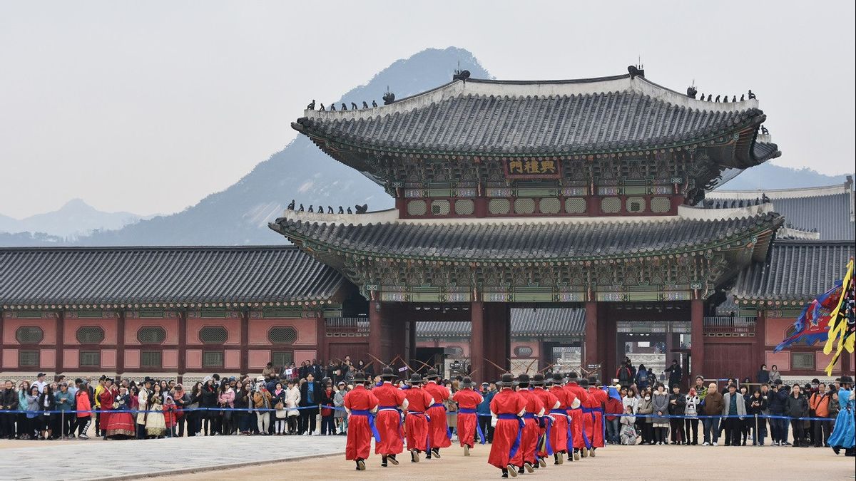 韓国のソウルの王宮は、チュソクの休暇中に一般公開されました