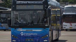 Polisi Memediasi Insiden Tabrakan Bus TransJakarta dengan Sedan di Pluit