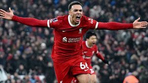 Bek Liverpool Sewa Keamanan Swasta karena Diteror Fans Cabul Selama Setahun