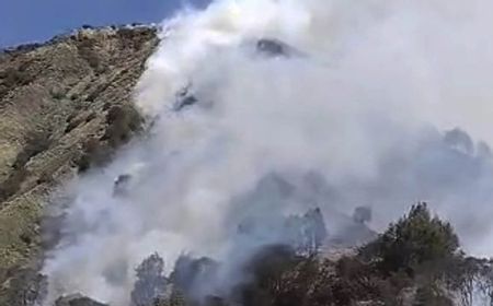 Pemadaman Api Karhutla Gunung Batok Terkendala Angin Kencang