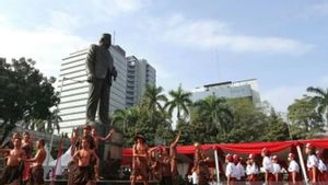 DKI نقل التمثال القديم M.H. Thamrin إلى قاعة المدينة