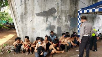 Pour Rejoindre La Démo, Des Dizaines D’adolescents De L’extérieur De Jakarta Arrêtés