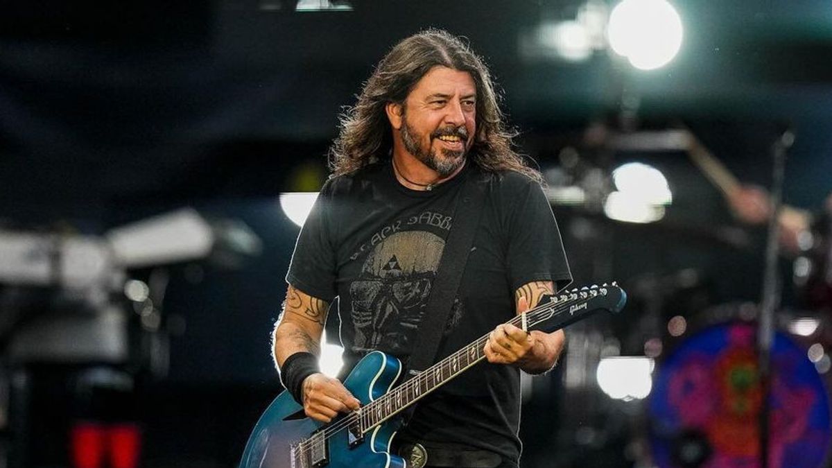 Dave Grohl 'Foo Fighters' Reveals Having Children Outside Of Marriage