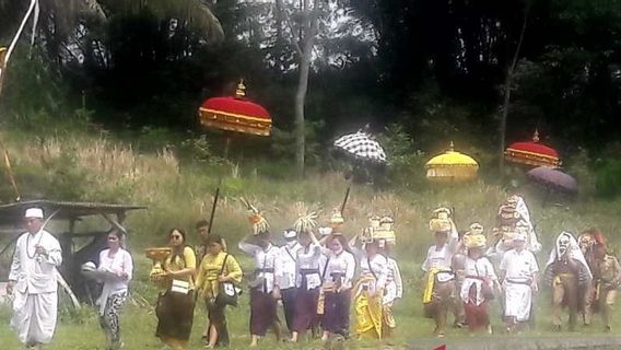   在2023年Nyepi之前，马格朗的印度教徒举行Melasti仪式 