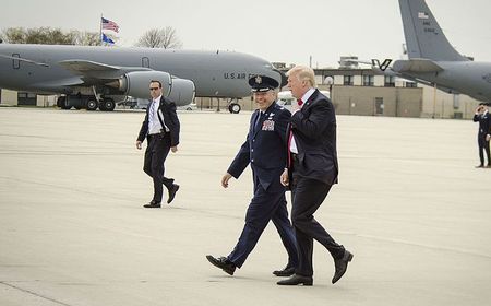 Alih-alih Atasi Masalah Kekerasan Rasial di Kenosha, Trump Pilih Fokus Penegakan Hukum