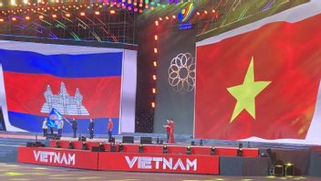  31st SEA Games تنتهي رسميا ، فيتنام تسلم العلم الرياضي متعدد الأحداث كل سنتين إلى كمبوديا