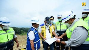 Tinjau Jalan Tol Cisumdawu, Menteri Basuki: Pastikan Tidak Bergelombang