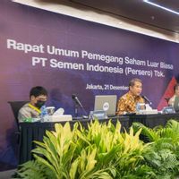 Erick Thohir解雇了Semen Indonesia的4名董事，任命Donny Arsal为总裁董事