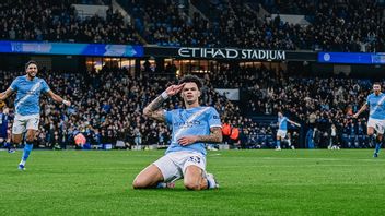 Man City menace Arsenal en battant Newcastle grâce à un brace de 20 ans