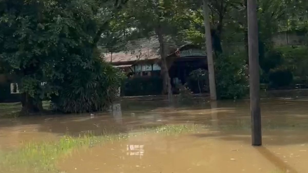 Banjir 1 Meter di Teluknaga Tangerang Akibat Luapan Sungai Cisadane dan Air Rob