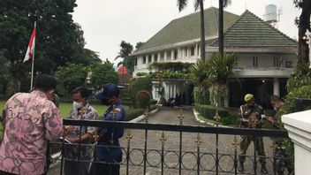 وقالت حكومة مقاطعة DKI ، التي تبلغ ميزانيتها 2.9 مليار روبية إندونيسية هذا العام ، إن إعادة تأهيل المنزل الرسمي لهيرو بودي قد تأخرت بسبب الوباء.