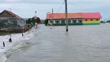 Banjir Rob Rendam Ratusan Rumah di Pesisir Utara Karawang