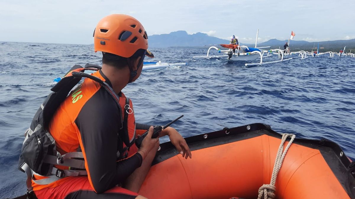 ボートに轢かれたボート、SARチームによって救助されたカランガセムの2人の漁師