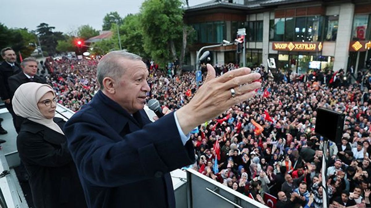 エルドアンが大統領に就任し、トルコ復興への道を約束