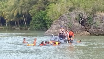 Tiga Wisatawan Ponorogo Tewas Tenggelam di Muara Sungai Pacitan
