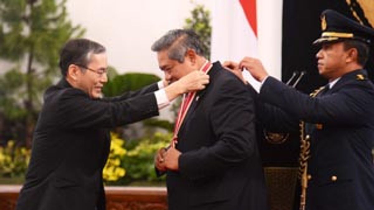 President Of SBY And Honoris Causa Title From Soka University, Japan In Today's Memory, October 14, 2014