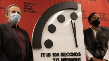 Whoops! Doomsday Clock Moves, Signs Earth's Destruction Is Nearing?